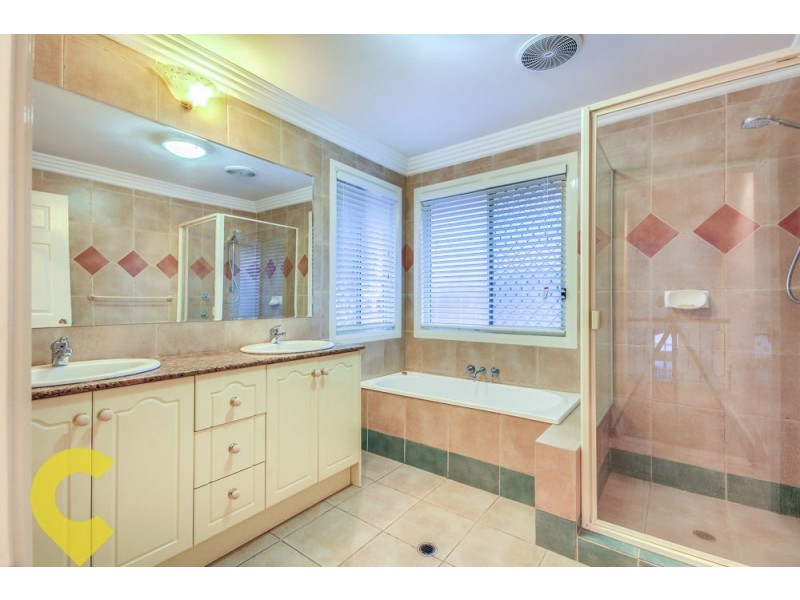 8 Oppermann Place, Carindale QLD 4152