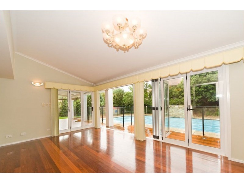 2 Sommerville Place, Chermside West QLD 4032
