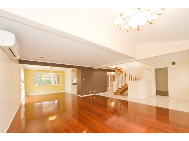 2 Sommerville Place, Chermside West QLD 4032