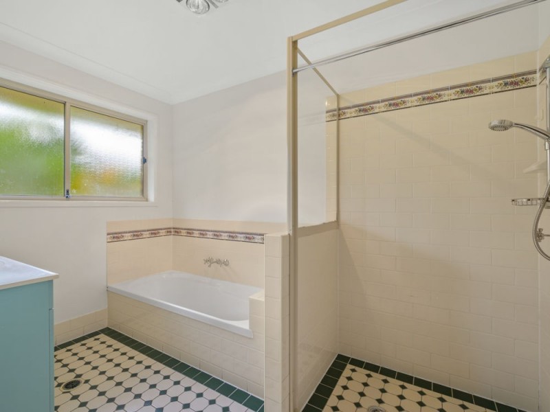 39 Solar Street, Coorparoo QLD 4151