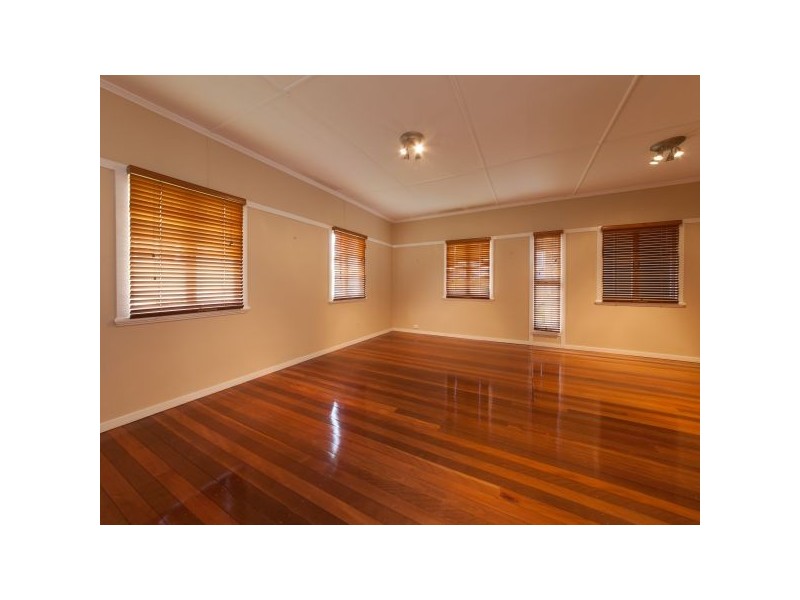 77 Bundah Street, Camp Hill QLD 4152