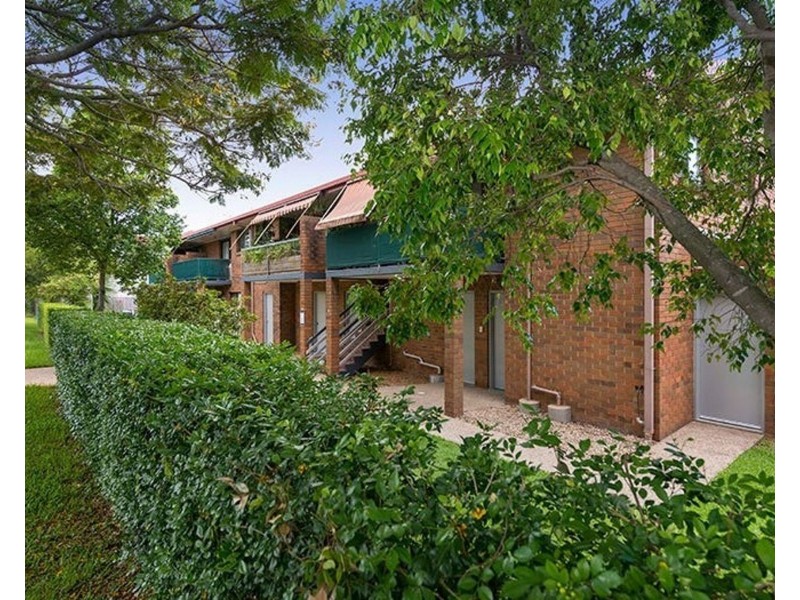 4/84 Victoria Terrace, Greenslopes QLD 4120