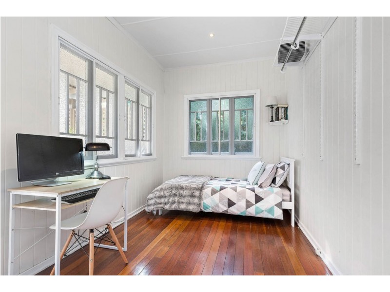 154 Boundary Road, Camp Hill QLD 4152