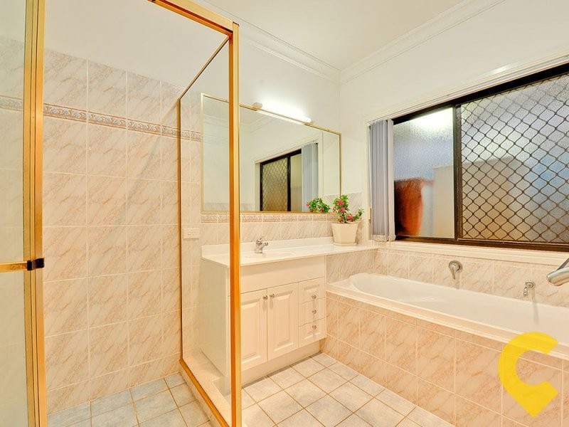 27 Saunders Place, Wynnum QLD 4178