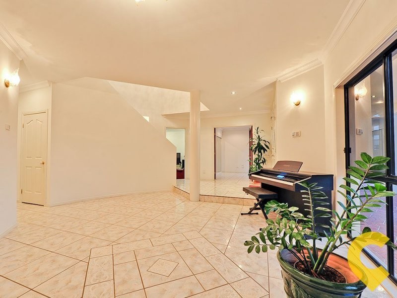 27 Saunders Place, Wynnum QLD 4178