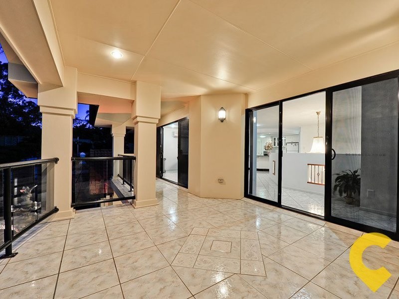 27 Saunders Place, Wynnum QLD 4178