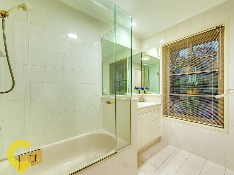 2 Ara Street, Camp Hill QLD 4152