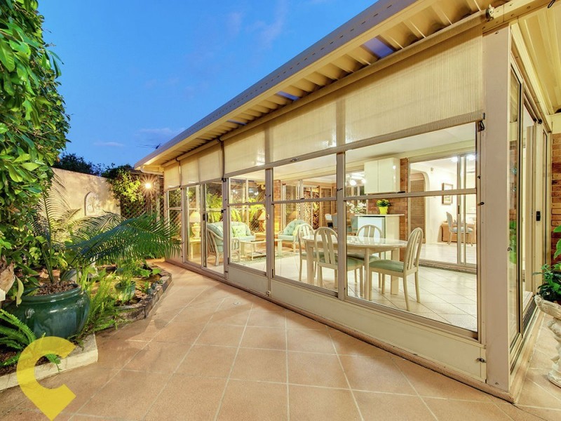 2 Ara Street, Camp Hill QLD 4152