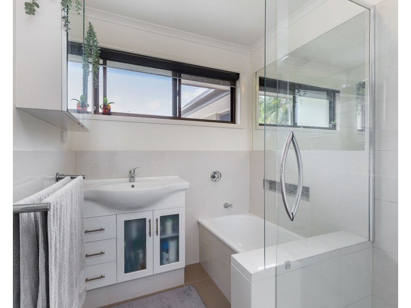 24 Caloola Drive, Springwood QLD 4127