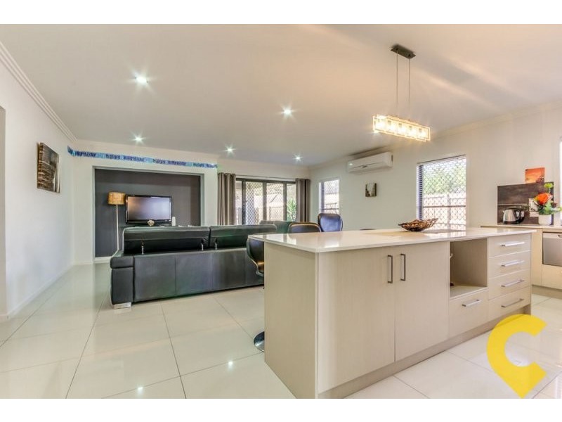 11 Wallaman Close, Waterford QLD 4133