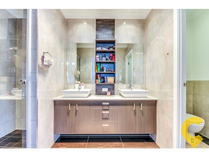 11 Wallaman Close, Waterford QLD 4133