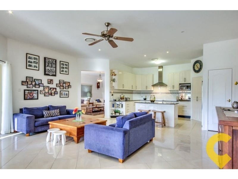 33 The Avenue, Windaroo QLD 4207