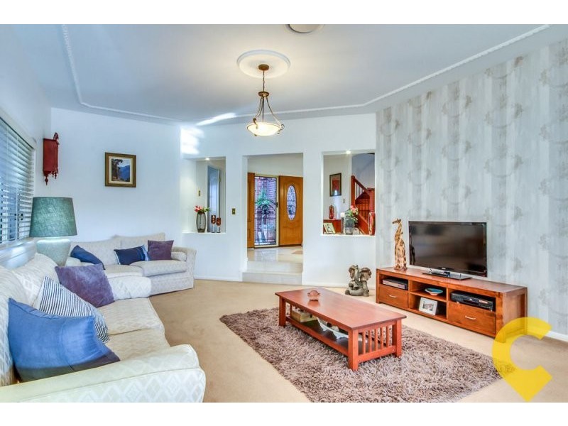 33 The Avenue, Windaroo QLD 4207