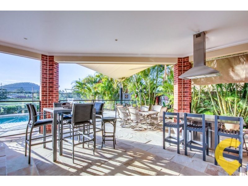 33 The Avenue, Windaroo QLD 4207