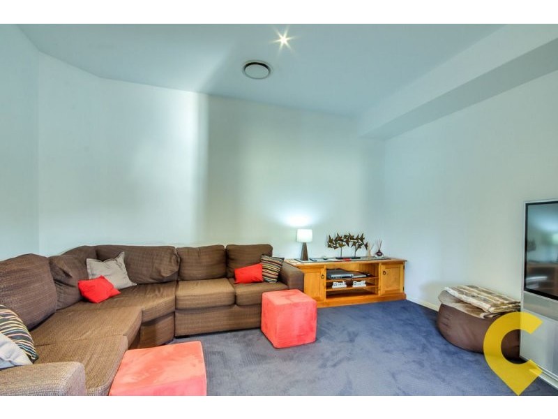 33 The Avenue, Windaroo QLD 4207