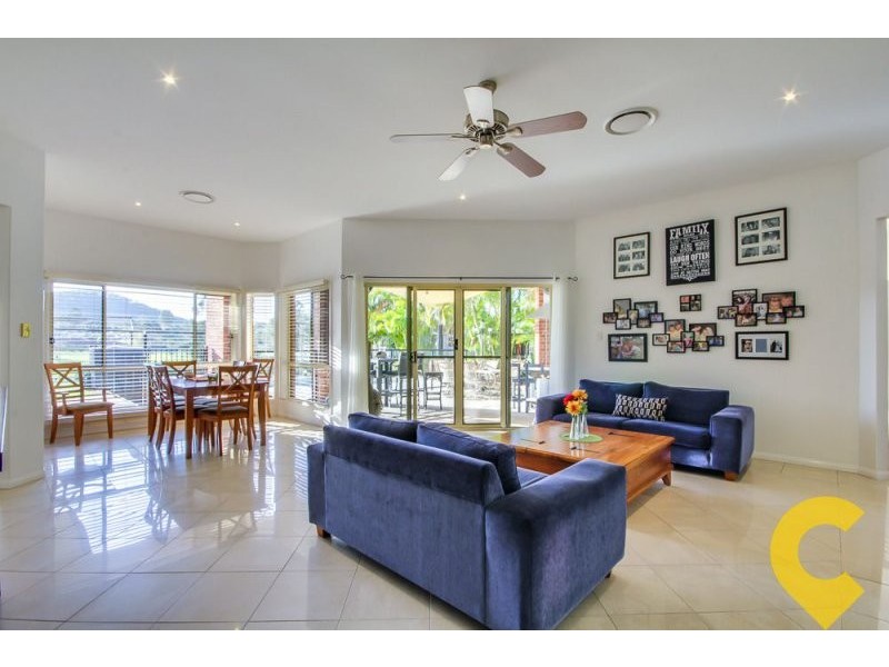 33 The Avenue, Windaroo QLD 4207