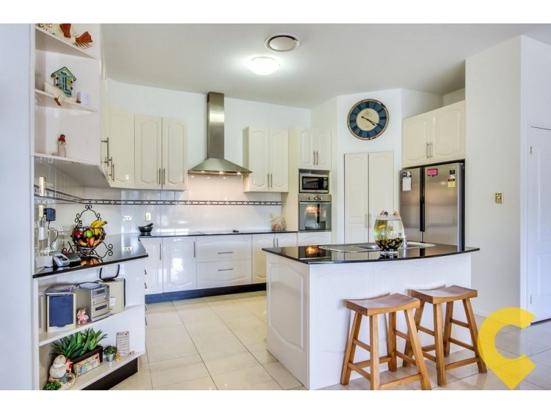 33 The Avenue, Windaroo QLD 4207