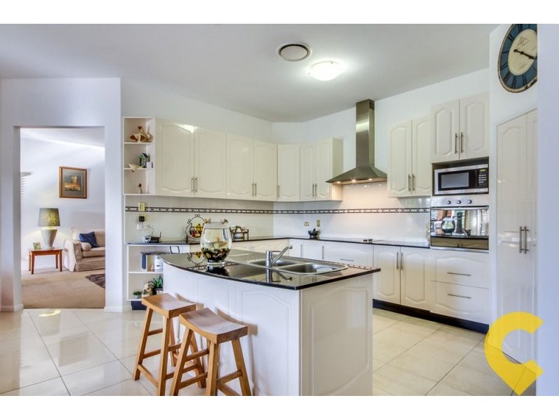 33 The Avenue, Windaroo QLD 4207