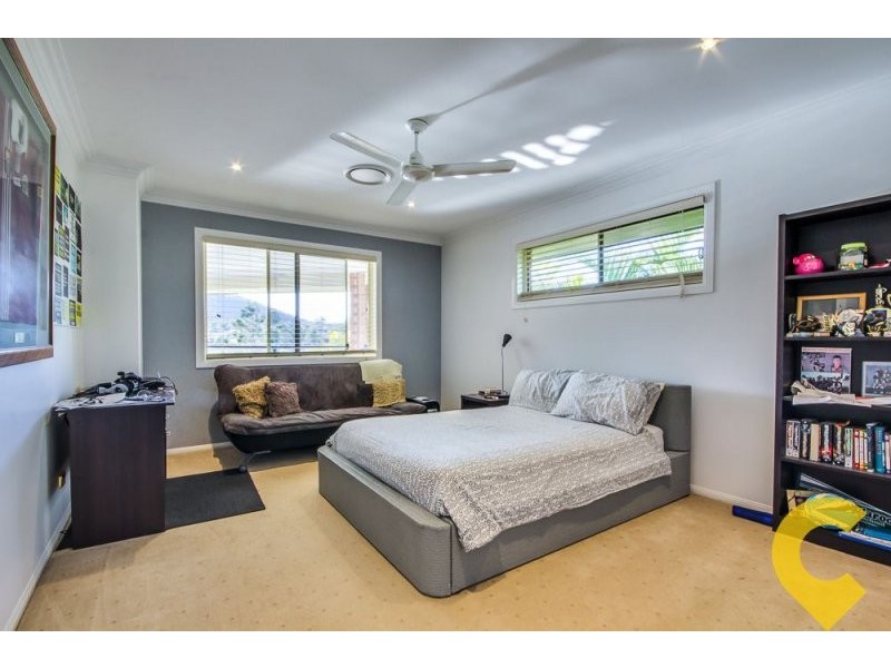 33 The Avenue, Windaroo QLD 4207