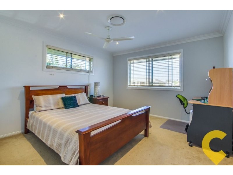 33 The Avenue, Windaroo QLD 4207