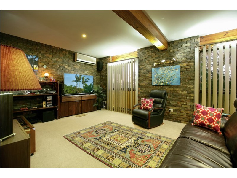 17 Westmoreland Boulevard, Springwood QLD 4127