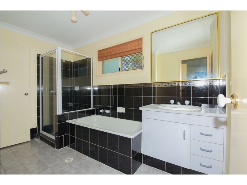 5 Maggie Ct, Edens Landing QLD 4207