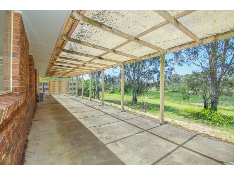 5 Maggie Ct, Edens Landing QLD 4207