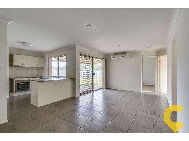18 Charlton Pl, Regents Park QLD 4118