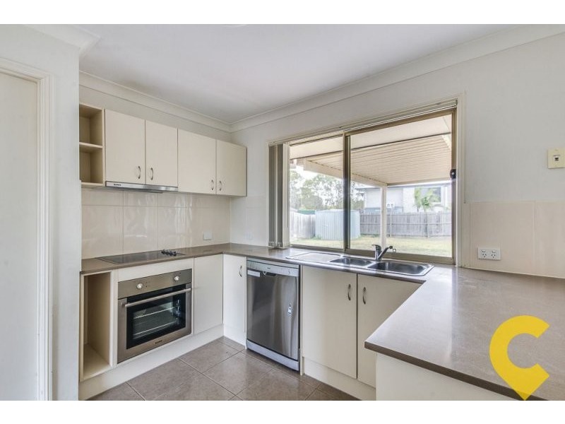18 Charlton Pl, Regents Park QLD 4118