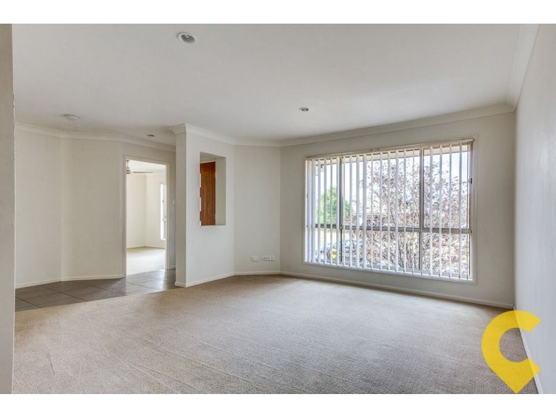 18 Charlton Pl, Regents Park QLD 4118