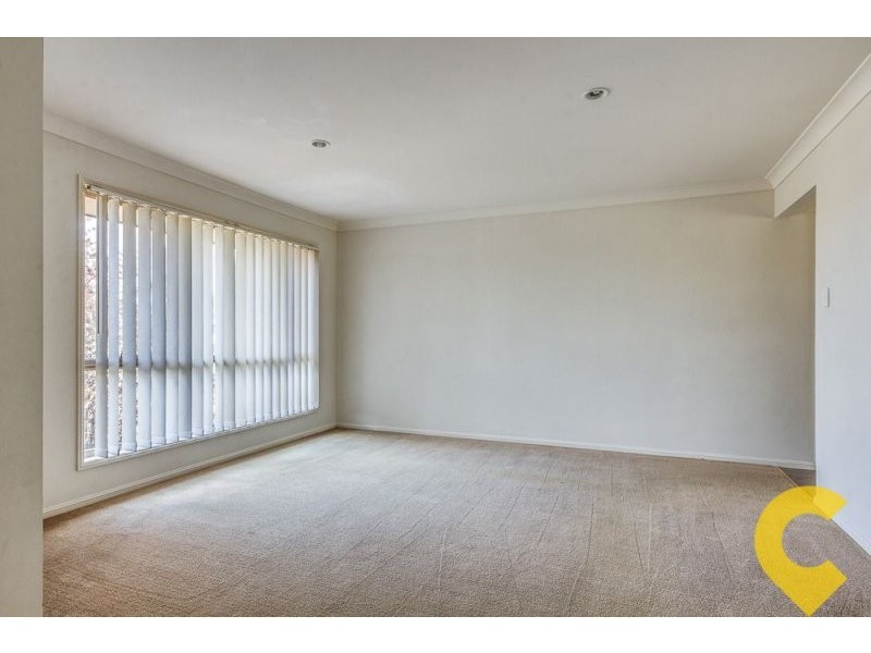 18 Charlton Pl, Regents Park QLD 4118