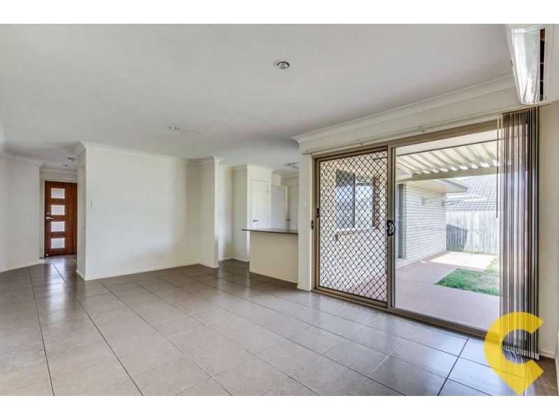 18 Charlton Pl, Regents Park QLD 4118