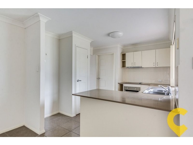 18 Charlton Pl, Regents Park QLD 4118