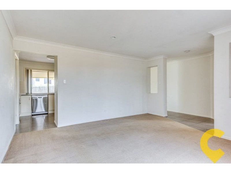 18 Charlton Pl, Regents Park QLD 4118