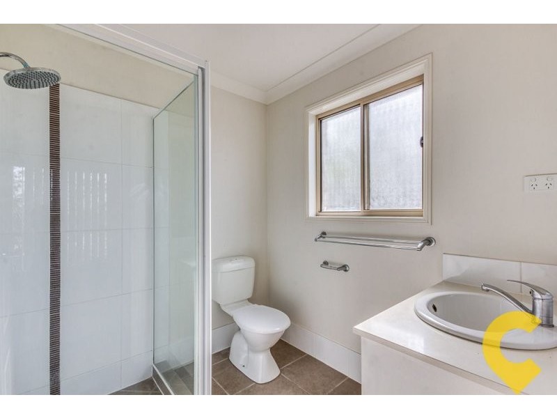 18 Charlton Pl, Regents Park QLD 4118