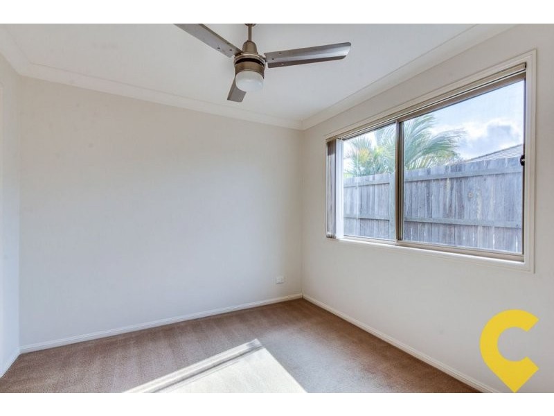 18 Charlton Pl, Regents Park QLD 4118