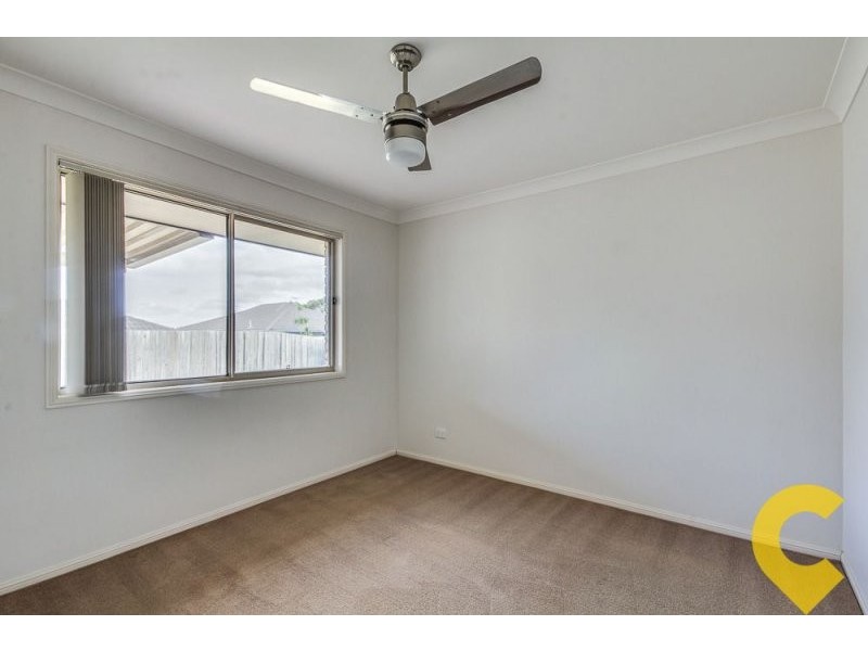 18 Charlton Pl, Regents Park QLD 4118