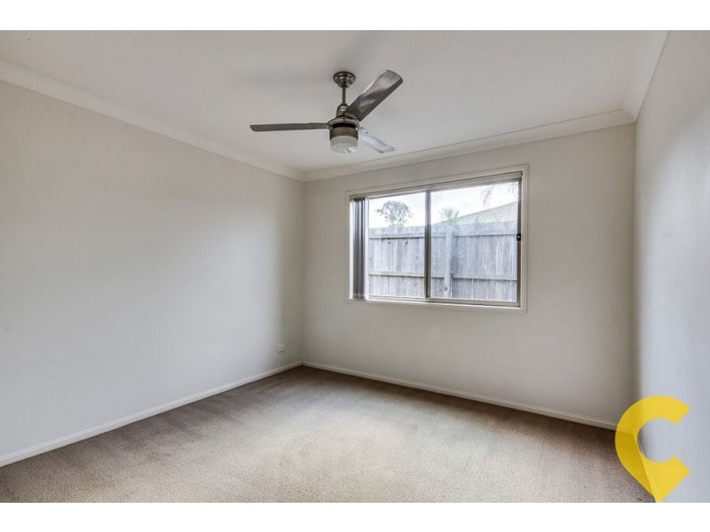 18 Charlton Pl, Regents Park QLD 4118