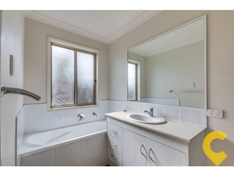 18 Charlton Pl, Regents Park QLD 4118