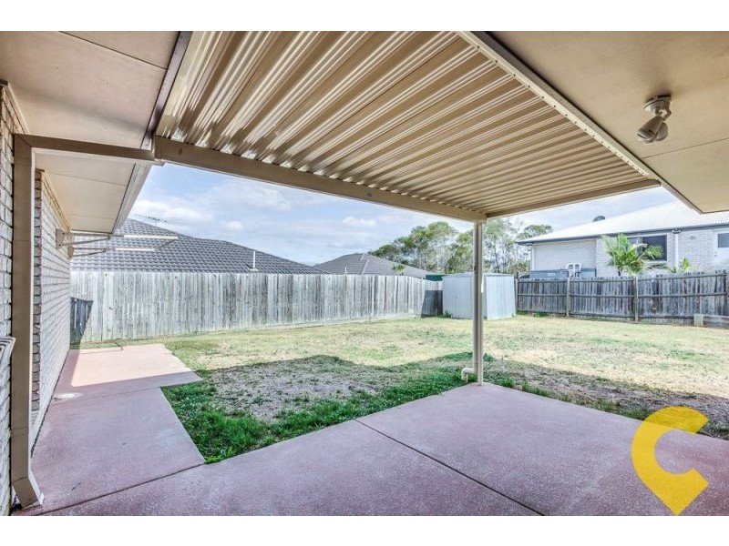 18 Charlton Pl, Regents Park QLD 4118