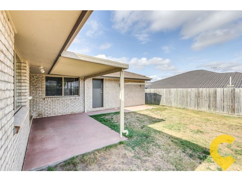 18 Charlton Pl, Regents Park QLD 4118