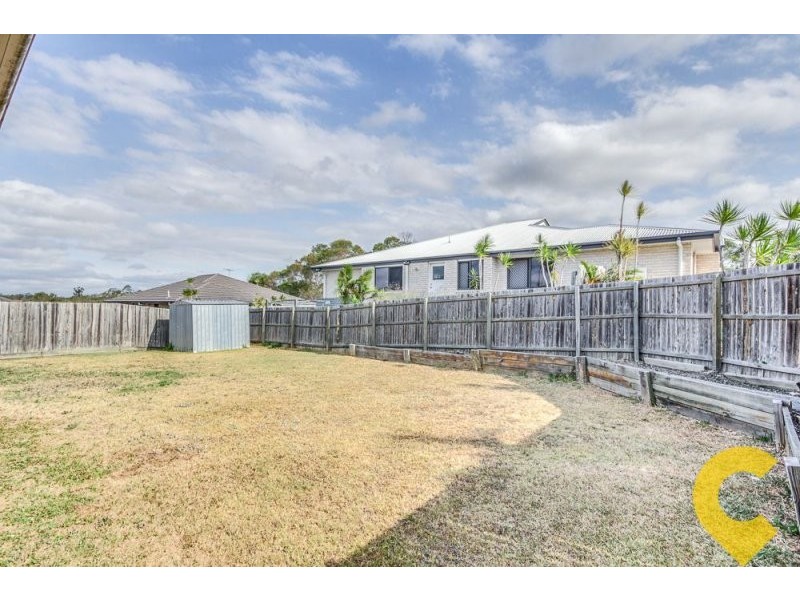 18 Charlton Pl, Regents Park QLD 4118
