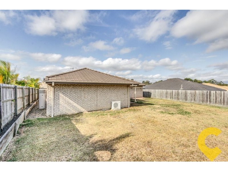 18 Charlton Pl, Regents Park QLD 4118