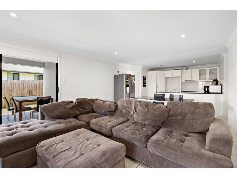 7 Pine Grove Drive, Crestmead QLD 4132