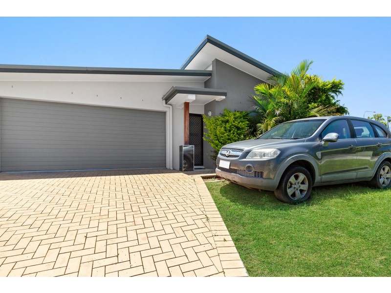 7 Pine Grove Drive, Crestmead QLD 4132