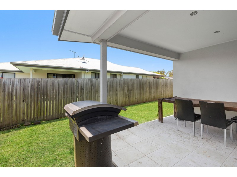 7 Pine Grove Drive, Crestmead QLD 4132