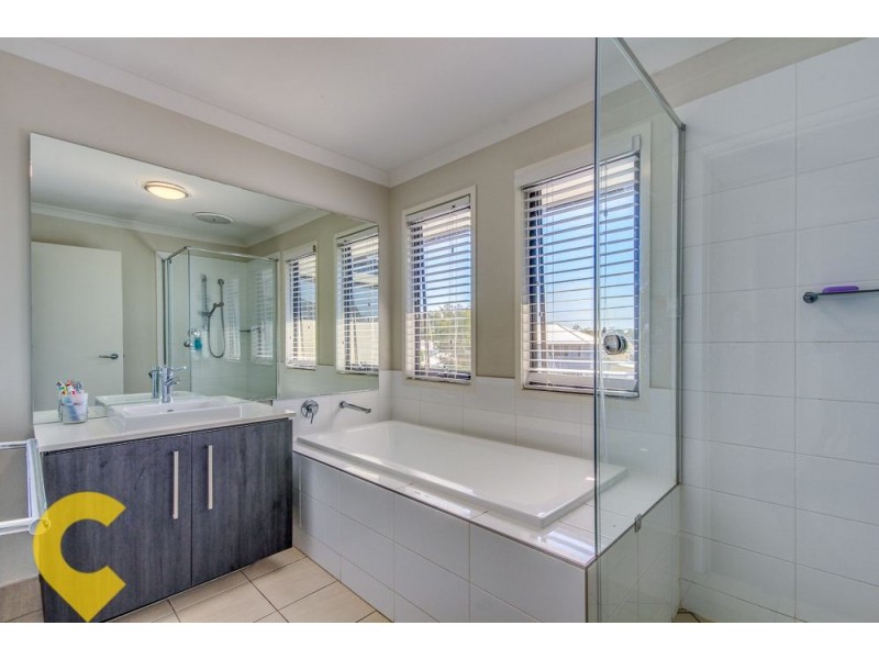 8 Henderson Street, Eight Mile Plains QLD 4113