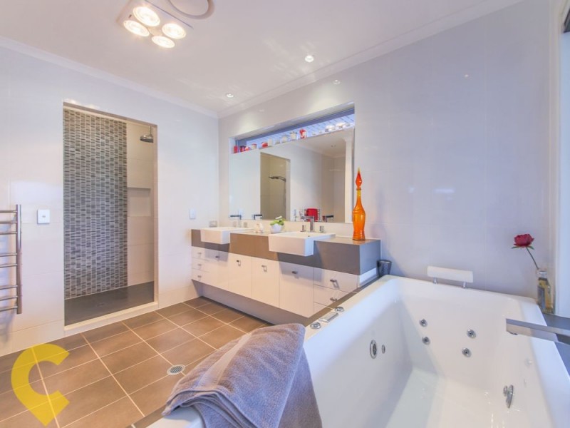 7 Marina Parade, Jacobs Well QLD 4208