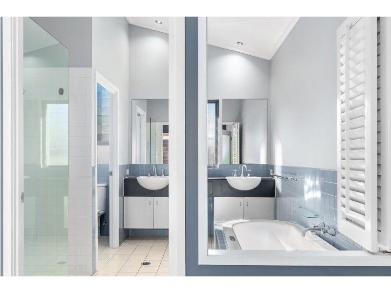 4 Ripple Court, Coomera Waters QLD 4209