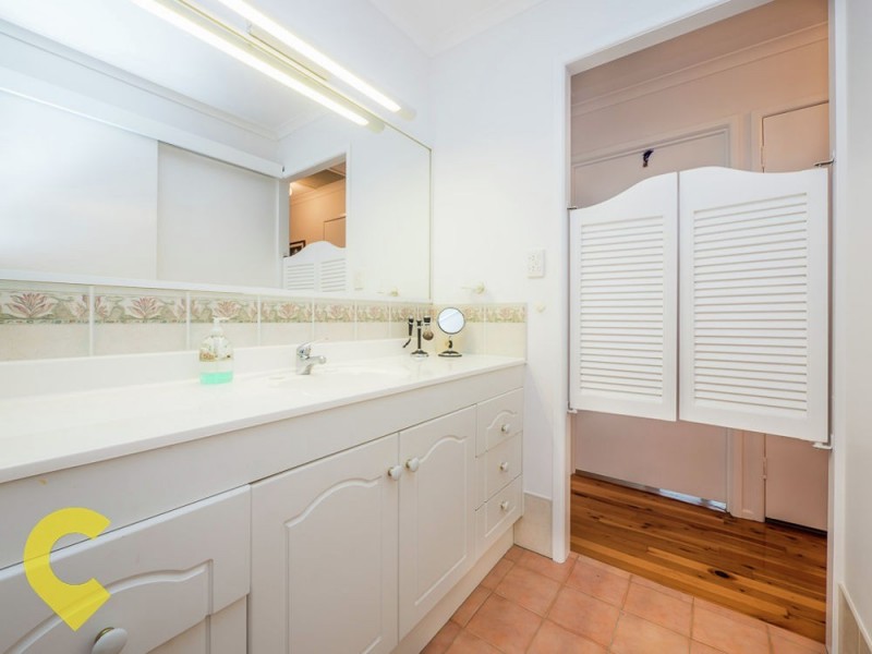 8 Willoughby Crescent, Springwood QLD 4127